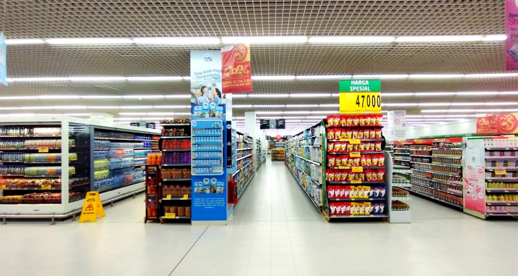 Painel de trilho de LED — iluminação de corredor brilhante e uniforme para varejo