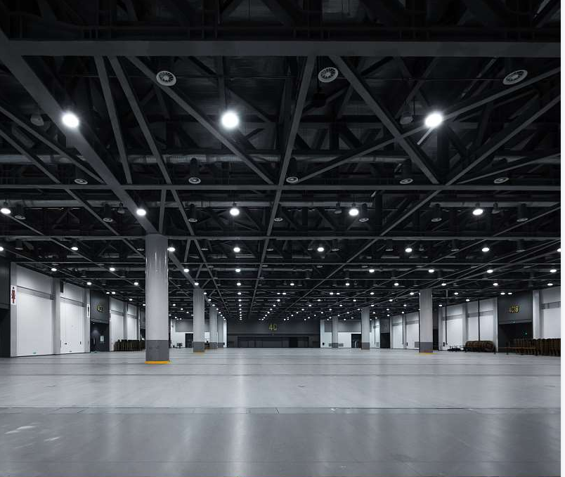 LED High Bay Light A Powerful and Efficient Option for Large-Scale Lighting 2 UFO high bay light 3