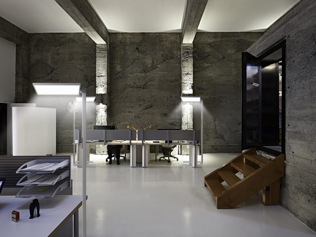 How to Find the Suitable LED Luminaire for Your Office? 7 Standing Lights